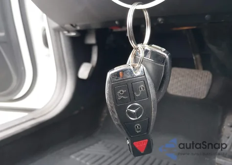 2013 Mercedes-Benz E 350 z USA, uszkodzony, nr VIN WDDHF5KB6DA688251